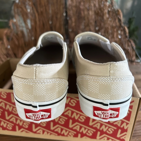 VANS WMN's Checkerboard Dot Shoes! - Picture 5 of 6